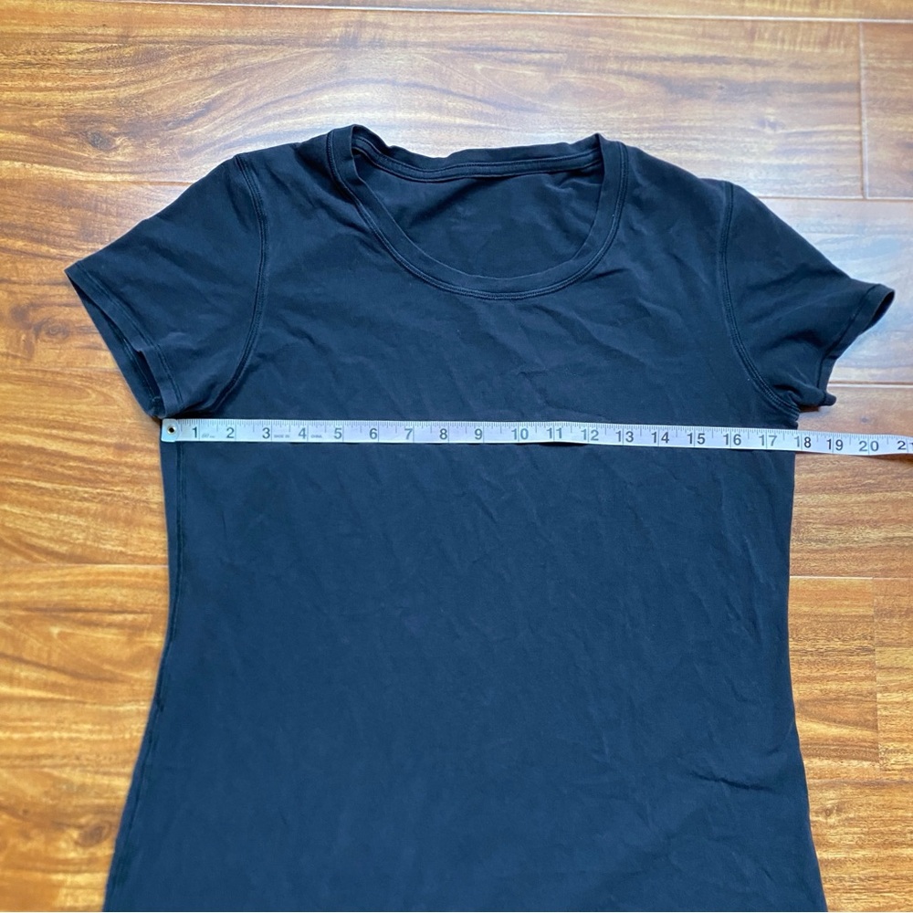 Lululemon Women's Black Crew Soft Stretch T-Shirt Size 8 Workout Athleisure Gym - Picture 12 of 15